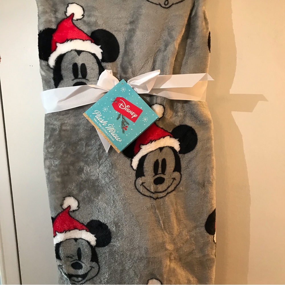 Disney Mickey Mouse Christmas throw blanket, NEW!